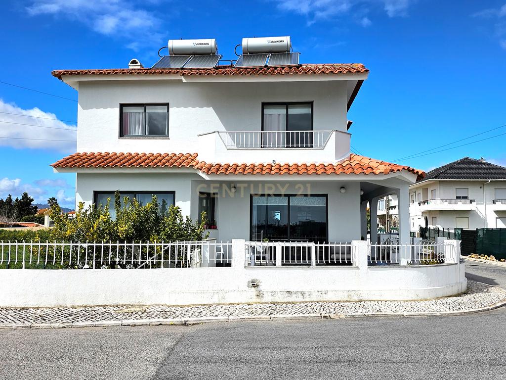 Oportunidade Única! Moradia com Afetação a Serviços, a Funcionar como Lar de Idosos Licenciado em Porto Salvo, Oeiras -  Moradia + Trespasse - Image 1